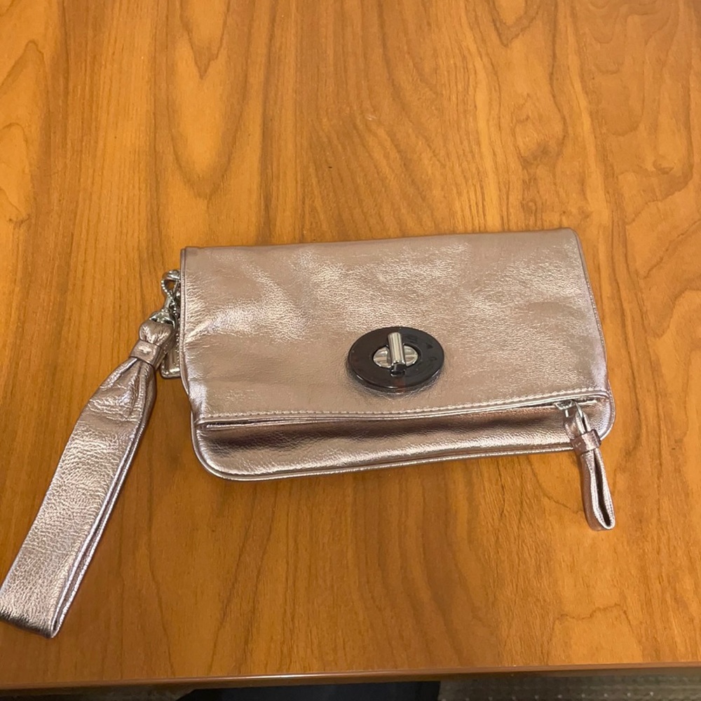 Coach Metallic Leather Wristlet! Perfect!! 🏆🥇